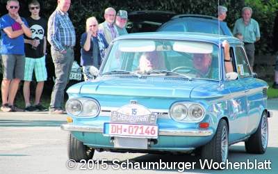 Oldtimer glänzen im Sonnenschein