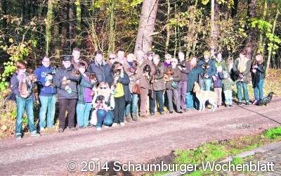 Wandern der Teckel-Freunde Mensch und Tier genießen Ausflug