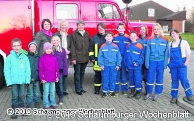 Eine Spende für Feuerwehr-Nachwuchs