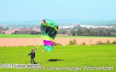 Fallschirmspringer erobern den Himmel