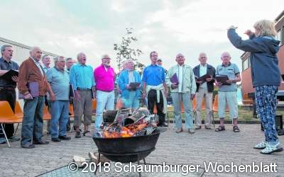 Handschlag besiegelt Gemeinschaft