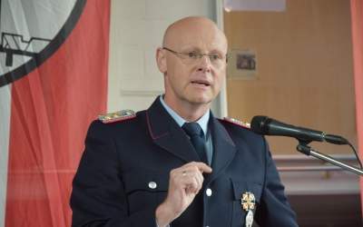 Bekämpft das Feuer, entzündet die Flamme der Nächstenliebe
