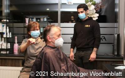 Es fallen
wieder Haare