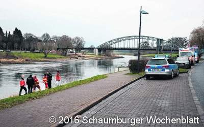 Spaziergänger findet Toten am Weserufer