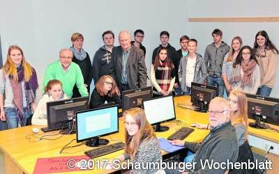 Schüler machen Senioren mit dem Internet vertraut