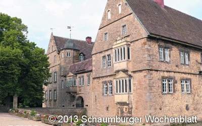 Braune Schilder sollen werben