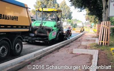 Trag- und Bindeschicht in die K 329 eingebaut