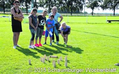 Familien beim Sommerfest dabei