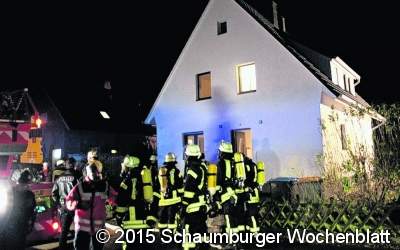 Feuerwehr löscht Brand mit Kübelspritze