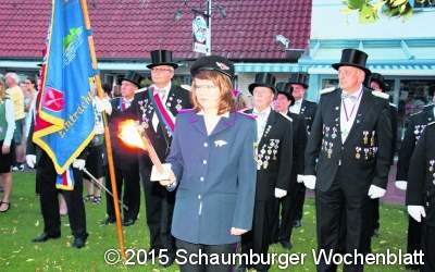 Fackelträger sorgen für besondere Stimmung