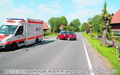 Auto kracht in Rettungswagen