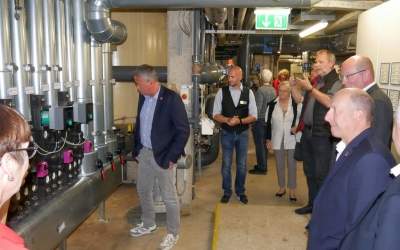 Energie-Modellprojekte in Sporthallen und Schwimmhalle eingeweiht