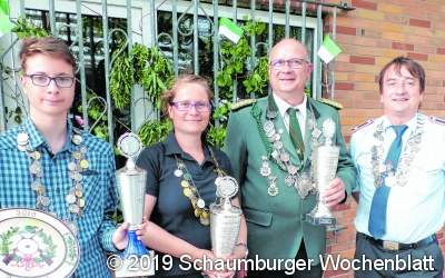 Königin soll Putzlappen schwingen