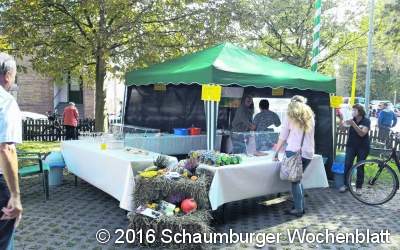 Die Suppe schmeckt den Gästen des Gemeindefestes