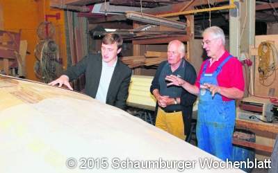 Sebastian Lechner packt beim Bootsbauer mit an