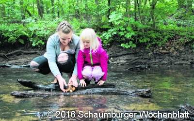 Barfuß im Wasserparadies unterwegs