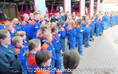Junge Könner an großem Gerät