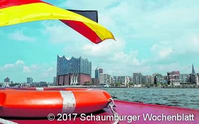 Landfrauen schnuppern  die Hamburger Luft