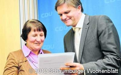 Spätaussiedlerin durch Innenminister geehrt