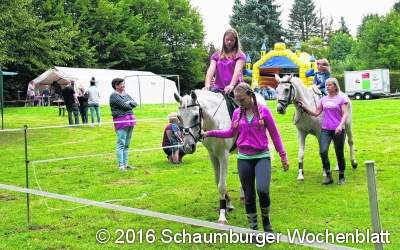 Feiern in der Oase der Siedlung