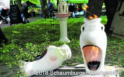 Blüten- und Blätterpracht unter strahlender Sonne