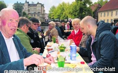 Geselliges Frühstück mit Fremden