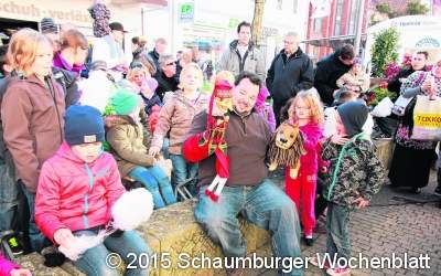 Geschäftsleute zeigen sich rundum zufrieden