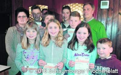 Urkunden übergeben