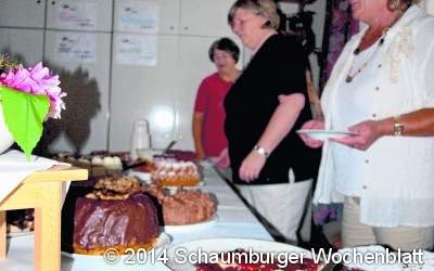 Karussells und Kuchen locken