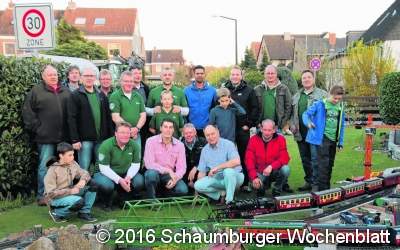 Planwagenfahrt führt zur Gartenbahn
