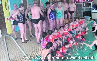 Jung trifft Alt in der Badewonne