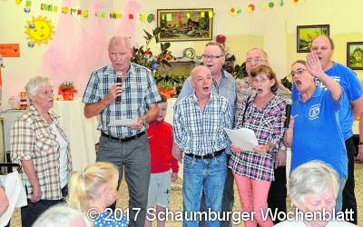 Fanclub des FC Schalke 04 stimmt das Steigerlied an
