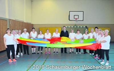 Neues Schwungtuch  und Gymnastik-Utensilien