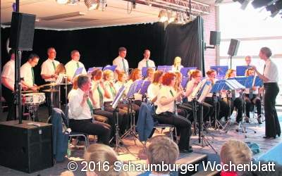 Heute Blau machen – aber bitte mit Sahne Spielmannszug Münchehagen glänzt im Konzert