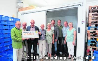 Ein Scheck über 10.000 Euro für neues Kühlhaus