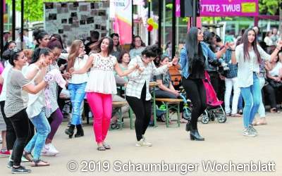 Fröhliches Miteinander verschiedener Kulturen