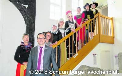 Schüler gehen auf eine Zeitreise