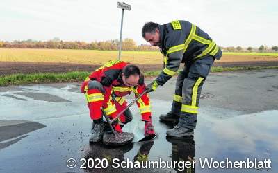 Feuerwehr prüft Hydranten