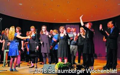 Besucher fliegen mit dem  Jazzchor in andere Welten