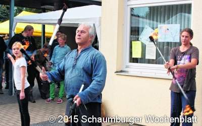 Akrobatik und Feuershow zum Jubiläum