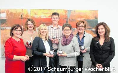 Volksbank Schaumburg und RTL Chefreporterin spenden