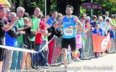 Die Schuhe schnüren für den Kurparklauf