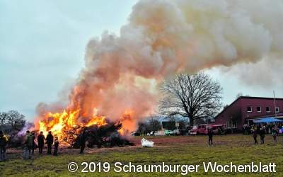 Feuerwehren in Bückeburg richten Osterfeuer aus