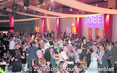 Sommerball bringt 600 Gäste in die Festhalle
