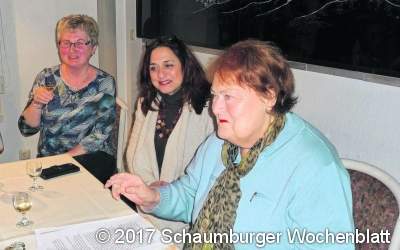 Überraschung: Renate Hartmann ist bei der Weihnachtsfeier dabei