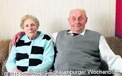 Sie sind bereits Hand in Hand zur Schule gegangen