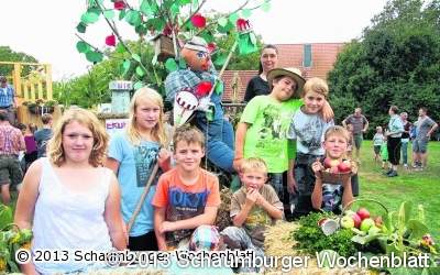 Jörg Wunnenberg ersteigert für 600 Euro die Erntekrone