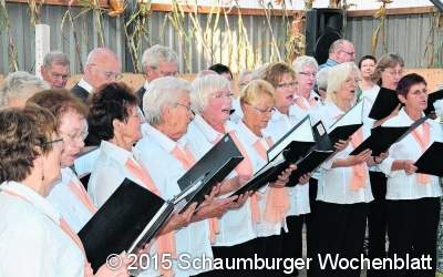 Sänger feiern im Hof Gümmer