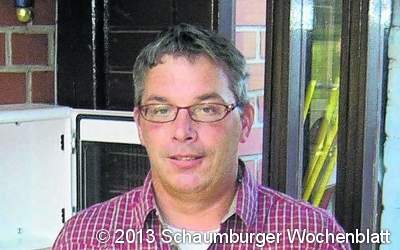 APELERN (al). Als einer der ersten Sportvereine im Schaumburger Land hat sich der TuS Germania Apelern einen Defibrillator angeschafft. Die rund 2800 Euro teure Investition wurde aus der eigenen Kasse sowie durch Zuschüsse der Gemeinde und des Kreissportbunds finanziert. 