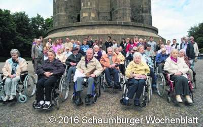 Senioren und Schüler besuchen Hermann